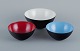Tre krenitskåle 
i metal.
Blå, rød og 
hvid.
Design af 
Hermann 
Krenchel.
2000-tallet.
I ...