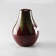 Keramik vase i 
røde og grønne 
nuancer
Design ukendt
Højde 12,5 cm
Diameter 23.5 
cm