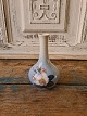 B&G lille vase dekoreret med æblegren No. 8398/143, 2. sorteringHøjde 12 cm.