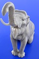 B&G stor figur, 
elefant på knæ 
nr. 1502. Højde 
29 cm. 2. 
Sortering, fin 
hel stand. 
Kunster : ...