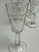 7 jubilæums 
snapseglas fra 
Daells Varehus 
(Dalle Valle), 
fra 1985. På 
glassene står: 
DAELLS ...