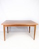 Dette spisebord 
i teak er et 
smukt og 
funktionelt 
møbel i dansk 
design fra 
1960'erne. 
Bordet er ...
