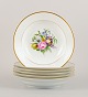 Bing & 
Grøndahl, seks 
dybe tallerkner 
i porcelæn 
håndmalet med 
polykrome 
blomster og ...