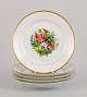 Bing & Grøndahl, fem frokosttallerkner i porcelæn håndmalet med polykrome blomster og ...