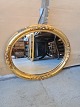 Guldmalet plast 
spejl, fra 
1980erne.
Det har 
brugsspor.
Højde 46cm 
Bredde 56cm