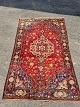 Orientalsk tæppe, fra 1980erne.Det har brugsspor/slid.Længde 225cm Bredde 133cm