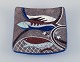 Anna-Lisa 
Thomson for 
Upsala-Ekeby, 
Sverige, 
håndglaseret 
fad i keramik 
med motiver af 
fisk og ...