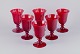Et sæt på seks 
store vinglas i 
rødt glas.
Sverige.
Sent 
1900-tallet.
Perfekt stand.
Mål: H ...