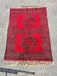 Orientalsk tæppe, fra 1980erne.Det har små brugsspor.Længde 190cm Bredde 123cm