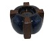 Michael 
Andersen 
keramik, blå 
lysestage til 
fyrfadslys.
Designnummer 
6329.
Diameter 9,5 
...