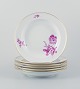 Meissen, et sæt 
på seks dybe 
porcelænstallerkner 
håndmalet med 
blomstermotiver 
i purpur. ...