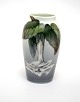Royal 
Copenhagen, 
Vase med 
hængeblomst art 
nouveau. 
2687/88A. Højde 
12,5 cm. 
Øverste 
diameter ...