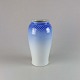 Vase i porcelæn 
fra stellet Blå 
tone no 682
Producent Bing 
& Grøndahl
2. sortering
Højde ...