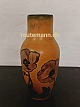 Vase i keramik fra Peter Ipsen's Enke. Bemalet med valmuer. Signeret af kunstneren. Fremstår I ...