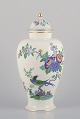 Meissen, 
Tyskland, stor 
lågkrukke i 
porcelæn 
håndmalet med 
eksotisk fugl 
og ...