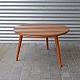 Rundt sofabord i teaktræDesign Hans J. WegnerProducent Andreas TuckHøjde 53 cm ...