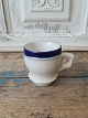 Fransk café 
brûlot kop i 
kraftigt jern 
porcelæn 
dekoreret med 
blå striber
Højde 8,5 cm.