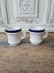 Par franske 
café brûlot 
kopper i 
kraftigt jern 
porcelæn 
dekoreret med 
blå striber
Højde 7,5 cm.