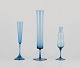 Svensk 
designer, tre 
vaser i 
kunstglas 
udført i slankt 
design.
Blåt mundblæst 
glas.
Ca. ...