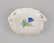 Meissen, 
Tyskland. 
Bladformet fad 
i porcelæn. 
Håndmalet med 
polykrome 
blomstermotiver.

Ca. ...