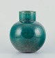 Europæisk 
studiokeramiker.
 Stor 
keramikvase i 
modernistisk 
stil med grøn 
glasur.
Midt ...