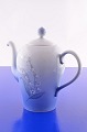 Bing & Grøndahl 
porcelæn. 
Convalla 
kaffekande nr. 
301, højde 25 
cm. Rummål 1,5 
liter. 2. ...