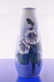 Blomster 
dekoreret vase, 
Kongelig 
porcelænsvase. 
Royal 
Copenhagen 
blomstervase 
nr. 2631/184. 
...