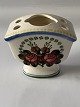 Aluminia lille 
vase med huller 
i toppen til 
blomster.
Dekorationsnummer 
226/558.
1. ...