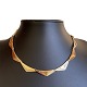 Hans Hansen guld smykke.Peak halskæde af 14 kt. guld designet af Bent Gabrielsen for Hans ...