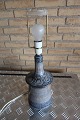 Retro lampe fra 
Axella, Model 
nr. 642
Bordlampe af 
keramik, Grå 
med ldekoration
Jette ...