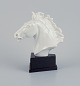 Erich Oehme (1898-1970) for Meissen, Tyskland.  Skulptur i porcelæn i form af hestehoved. Blanc ...