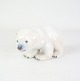 Bing & Grøndahl porcelænsfiguren af en stående isbjørneunge med nummer 2535 er et smukt eksempel ...