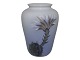 Royal Copenhagen lille vase med kaktusblomst.Af fabriksmærket ses det, at denne er ...