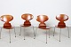 Arne Jacobsen 
(1902-1971)
Sæt på 4 
tidlige 
myrestole på 3 
ben model nr. 
3100
fremstillet af 
...