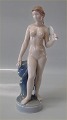 Kgl. figur fra 
Royal 
Copenhagen 4639 
 Helena - nøgen 
pige med spejl 
Design Hans 
Henrik Hansen 
26 ...