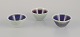 Tre Rörstrand 
keramikskåle 
med glasur i 
violette og 
grønne nuancer.
Midt ...