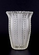 René Lalique 
(1860-1945), 
Frankrig. Stor 
Art Deco 
kunstglasvase i 
matteret og 
klart glas. 
Tidlig ...
