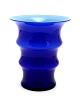 Holmegaard, Karen Blixen Koboltblå vase, lysere blå indvendig. Designet af Anja Kjær fra 2000. ...