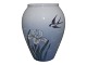Royal Copenhagen lille vase med svale.Dekorationsnummer 2676/271.3. sortering.Højde ...