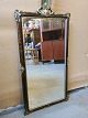 Malet spejl fra 
1950erne.
Det har 
brugsspor.
Højde 75cm 
Bredde 38cm