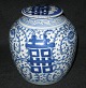 Kinesisk bojan i porcelæn, 19. årh. Dekoreret i blåt med vandplanter og tegn for ...