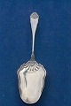 Musling sølvtøj 
sølvbestik i 
tretårnet sølv.
Stor 
serveringsspade 
i helsølv til, 
f.eks. kød ...