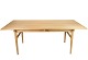 CH327 spisebordet fra Carl Hansen & Søn er et elegant og tidløst møbel designet af den ...