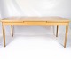 Spisebord med hollandsk udtræk, designet af Kaj Winding fremstillet i egetræ af Slagelse ...