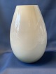 Grå dråbeformet vase designet af Peter Svarer CocoonProduceret af Holmegaard  Mål: H: 26 ...