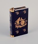 Limoges, Frankrig. ”Lommelærke” i porcelæn udformet som bog dekoreret i 22-karat bladguld og ...