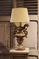 Gammel fransk 
bordlampe i 
udskåret træ 
med 
sølvbelægning 
på fronten og 
med en rigtig 
fin patina. ...