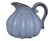 Michael Andersen keramik, græskarformet kande.Længde 15,0 cm., højde 12,0 cm. inklusiv ...