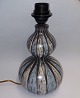 Gourd-formet lampe i keramik fra det danske værksted grundlagt af Eva & Johannes Andersen. ...