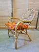Bambus stol, 
fra 1990erne.
Den har 
brugsspor.
Ryghøjde 94cm 
Sædehøjde 46cm